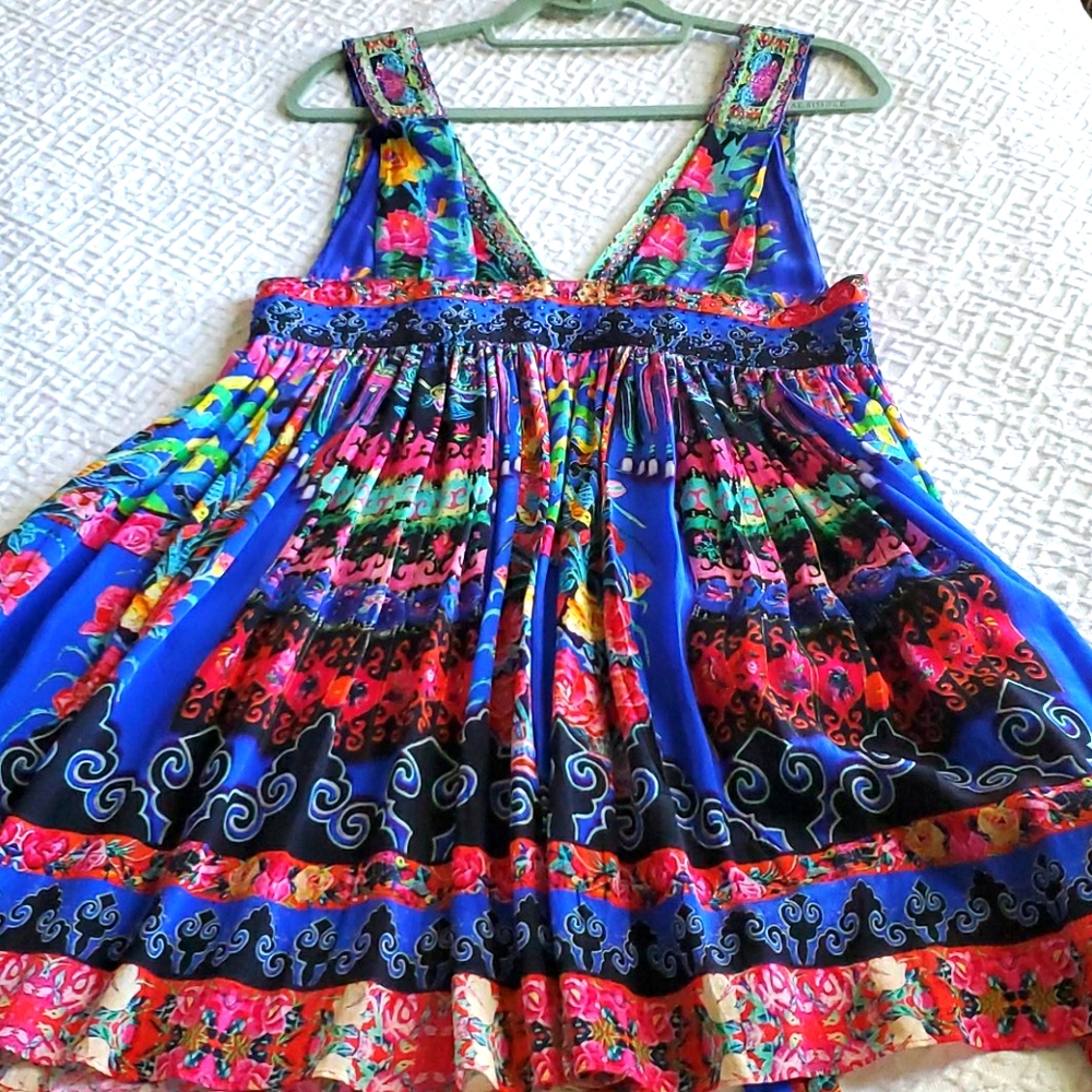 Camilla vneck short dress sz medium
